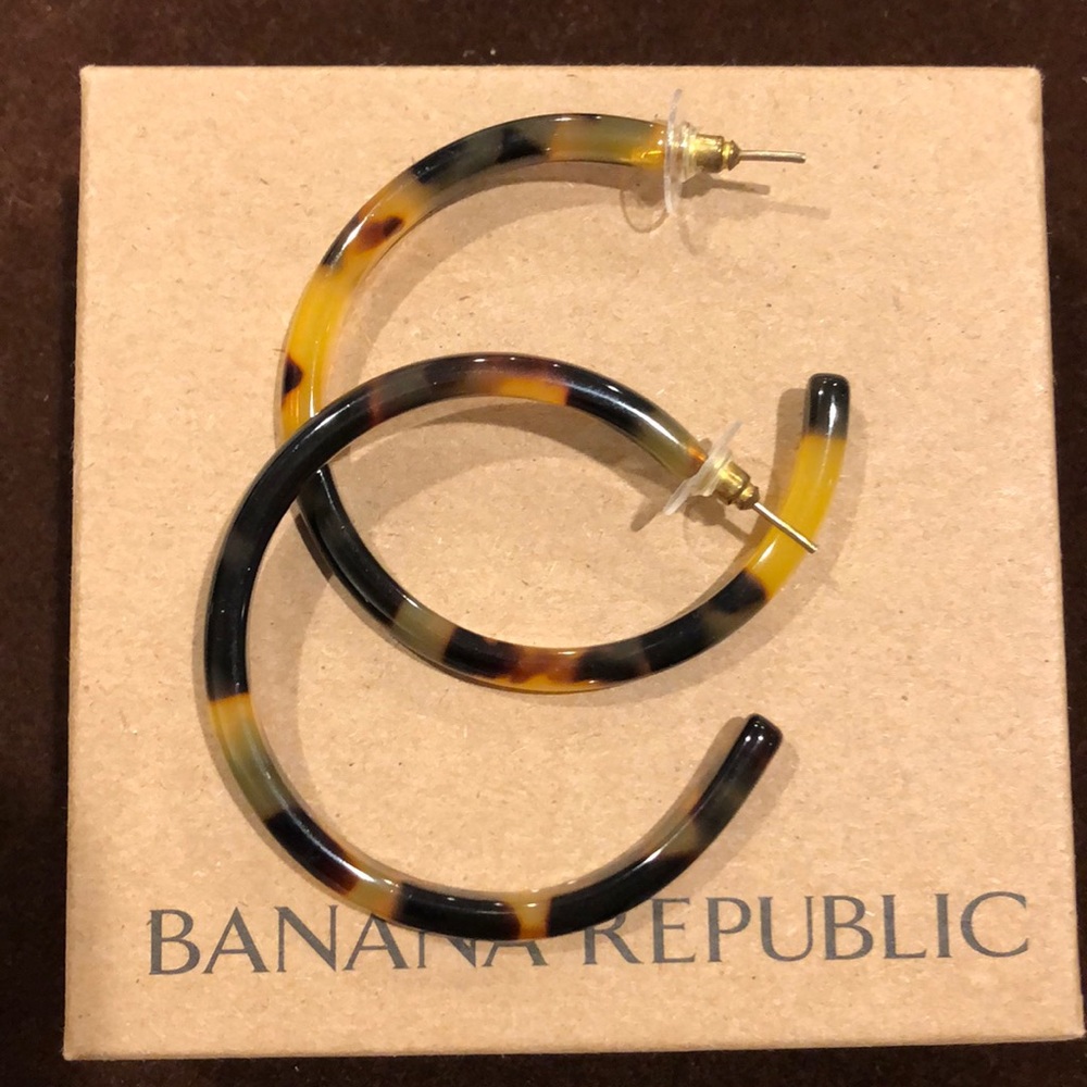 Banana Republic 2” Tortoise hoops with box